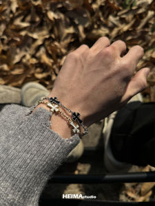 สร้อยข้อมือข้ามร่างกายเหล็กไทเทเนียมสําหรับผู้ชายและผู้หญิงอุปกรณ์เครื่องประดับสไตล์วินเทจระดับไฮเอนด์เสร็จสิ้นด้วยไฟฟ้า