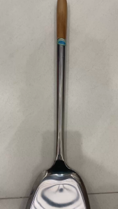 Sạn xào inox cán gỗ chuyên dùng cho bếp công nghiệp Size Số 2(12x50cm)