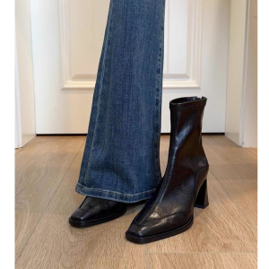 รองเท้าบู๊ตหัวเหลี่ยมทรงสั้นสไตล์ย้อนยุคสำหรับผู้หญิง ทรงหัวเหลี่ยม ส้นสูง พื้นยาง รองเท้าบู๊ตแบบสวมสบาย