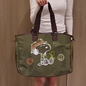 Japanese Trendy Snoopy Cartoon Print Extra Large Capacity Storage Bag Portable Hand Carry Crossbody Travel Duffle Bag Ideal for Long Distance Trip Outdoor Vacation