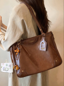 CHIO‘2ND | Large Capacity Retro Texture Commuter Tote Bag
