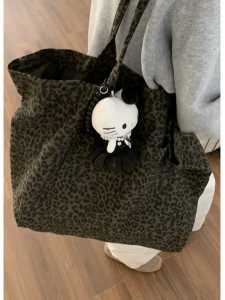 Large Capacity Niche Style Leopard Print Canvas Bag Womens Idle Style Stylish Easiest for Match Shoulder Bag Fashion Commuter Tote