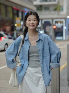 Mixd | Áo Jean Tay Dài Màu Xanh Nhạt Form Rộng Siêu Nhẹ