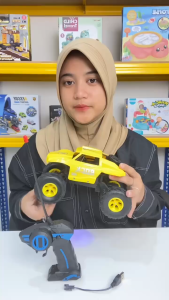 Mainan Anak Mobil Remote Control ROCK Crawler RC Car Offroad Rechargeable Terbaru