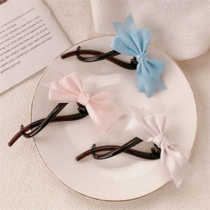 กิ๊บติดผมลายผีเสื้อผ้าปักย้อนยุคสำหรับผู้หญิง 2024 กิ๊บติดผมแบบใหม่ที่หรูหรา กิ๊บติดผมแบบคลัตช์ที่ด้านหลังศีรษะ คลิปหนีบผมแบบหมุน