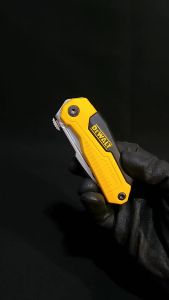 DEWALT มีดคัตเตอร์ อเนคประสงค์ พับได้ Utility Knife รุ่น DWHT10035