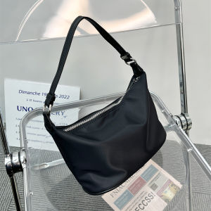 Fashionable Lightweight Oxford Cloth Handbag Waterproof Shoulder Strap Crossbody Bag for Commuting Simple Stylish Design