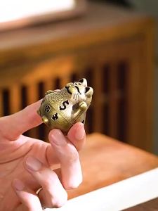 Lọ Đốt Trầm Hình Mèo May Mắn Thiết Kế Rỗng Chất Liệu Kim Loại Vàng Hình Đám Mây Cát Tường Nhỏ Gọn Dùng Để Thanh Lọc Không Khí Và Đốt Trầm Hương.