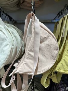Macaron Colored Dumpling Bag Womens New Fashion Shoulder Crossbody Bag Lightweight Adjustable Popular Nylon Commuter Bag