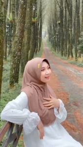 Bergo Hamidah Size M: Jilbab Modern untuk Muslimah