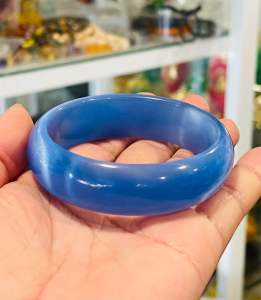 Vòng tay đá Mắt Mèo xanh Bích 2 sen bản cối mang lại May mắn hạnh phúc và bình an cho nữ.