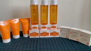 Nước hoa hồng Mageliya Vitamin C Pore Minimizing Toner se khít lỗ chân lông dưỡng ẩm ngừa mụn Thái Lan 200ml