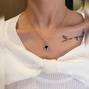 สร้อยคอโคลเวอร์สี่แฉกสำหรับผู้หญิง สร้อยคอสไตล์กลิ่นหอมขนาดเล็ก โซ่กระดูกไหปลาร้าแบบเบา X357