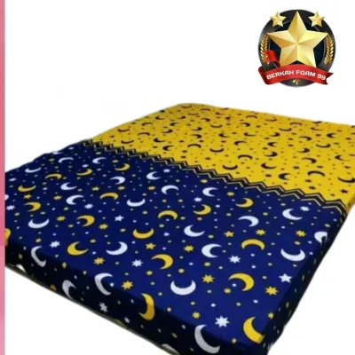 Kasur busa berkualitas super UK 180X160X10CM muat 4 orang dengan desain kotak-kotak hijau dan coklat.
