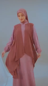 Baju Nibras Sarimbit Keluarga Rayya Series Aline Red\\n\\n Apa Itu Desain Baju Nibras?\\n\\nDesain Baju Nibras adalah koleksi pakaian yang dirancang dengan detail dan kualitas tinggi untuk memenuhi kebutuhan fashion Muslim. Baju Nibras menawarkan berbagai model, warna, dan ukuran yang sesuai dengan berbagai bentuk tubuh.\\n\\n Mengapa Memilih Baju Muslim Berkualitas?\\n\\nBaju Muslim berkualitas menawarkan kenyamanan dan keindahan yang tidak dapat diabaikan. Kualitas bahan, detail desain, dan ketepatan ukuran adalah beberapa alasan mengapa Anda harus memilih baju Muslim berkualitas.\\n\\n Desain Baju Muslim Keluarga\\n\\nBaju Muslim keluarga menjadi pilihan yang tepat untuk menghadiri berbagai acara keluarga seperti pernikahan, syukuran, atau ibadah. Desain baju Muslim keluarga menawarkan keserasian dan harmoni dalam penampilan.\\n\\n Rayya Series Aline Red: Keunggulan & Fitur\\n\\nRayya Series Aline Red adalah salah satu koleksi terbaru dari Baju Nibras Sarimbit Keluarga. Keunggulan dan fitur dari Rayya Series Aline Red antara lain:\\n\\n- Warna merah yang menarik dan elegan\\n- Motif yang unik dan berbeda\\n- Bahan berkualitas tinggi\\n- Desain yang modern dan elegan\\n\\n Warna & Motif Rayya Series Aline Red\\n\\nWarna merah dari Rayya Series Aline Red menawarkan kesan elegan dan mewah. Motif yang unik dan berbeda membuat baju ini menjadi pilihan yang tepat untuk berbagai acara keluarga.\\n\\n Keunggulan Rayya Series Aline Red\\n\\nRayya Series Aline Red memiliki beberapa keunggulan, antara lain:\\n\\n- Kualitas bahan yang baik\\n- Desain yang modern dan elegan\\n- Motif yang unik dan berbeda\\n- Tersedia dalam berbagai ukuran\\n\\n Bagaimana Memilih Baju Nibras Sarimbit Keluarga?\\n\\nMemilih baju Nibras sarimbit keluarga memerlukan beberapa pertimbangan, antara lain:\\n\\n Tips Memilih Baju Muslim Keluarga\\n\\nBerikut adalah beberapa tips memilih baju Muslim keluarga:\\n\\n- Pilih warna dan motif yang serasi\\n- Perhatikan kualitas bahan\\n- Pilih desain yang sesuai dengan acara\\n- Pilih ukuran yang tepat\\n\\n Mengenali Ukuran Baju Nibras Sarimbit Keluarga\\n\\nUntuk memastikan Anda mendapatkan ukuran yang tepat, Anda harus memperhatikan detail ukuran baju Nibras sarimbit keluarga. Anda dapat mengecek tabel ukuran yang disediakan oleh Nibras.\\n\\n Cara Merawat Baju Nibras Sarimbit Keluarga\\n\\nMerawat baju Nibras sarimbit keluarga memerlukan perhatian khusus agar baju tetap awet dan terlihat baru. Berikut adalah beberapa cara merawat baju Nibras sarimbit keluarga:\\n\\n Petunjuk Perawatan Baju Muslim Berkualitas\\n\\nBerikut adalah beberapa petunjuk perawatan baju Muslim berkualitas:\\n\\n- Cuci baju sesuai dengan instruksi yang tertera pada label baju\\n- Jangan mencuci baju menggunakan mesin cuci\\n- Jemur baju di tempat teduh dan tidak langsung terkena sinar matahari\\n- Simpan baju dalam lemari yang kering dan tidak lembab\\n\\n Cara Menyimpan Baju Nibras Sarimbit Keluarga\\n\\nUntuk menjaga baju Nibras sarimbit keluarga tetap awet dan terlihat baru, berikut adalah beberapa cara menyimpan baju:\\n\\n- Simpan baju dalam lemari yang kering dan tidak lembab\\n- Gunakan hanger atau lipat baju dengan rapi\\n- Jangan menyimpan baju bersama dengan barang-barang lain yang dapat merusak baju\\n- Jangan menyimpan baju dalam kotak yang terlalu penuh atau terlalu sempit\\n\\nSekian informasi tentang Baju Nibras Sarimbit Keluarga Rayya Series Aline Red. Semoga informasi ini dapat membantu Anda dalam memilih baju Muslim berkualitas untuk keluarga Anda.\n}