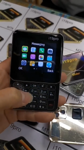 New mini Smart Flip phone i19 pro mini 2.4inch 1050mAh Small Screen Phone Factory Direct Batch