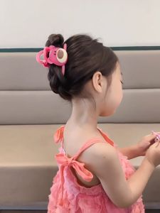 Cute Girl Pink Strawberry Bear Hair Claw Clip For Kids Large Shark Clip For Girl Hair Accessories
