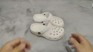 Giày sục crocs chuẩn xịn chống hôi chân nhựa tế bào êm mềm dẻo bền đi mưa lội nước đi biển cho trẻ em : Crocs band classic màu hồng đậm tặng kèm sticker