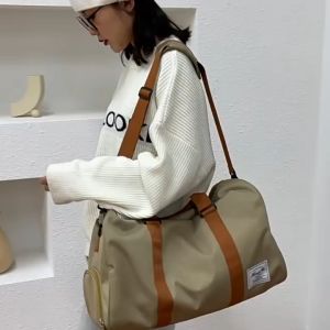 กระเป๋าถือเดินทาง หิมะสมรรับ นอกจากนี้ หนึ่งในสายไซส์ซื้อขาย กระเป๋าเสื้อผ้า กระเป๋าเดินทางสะพายข้าง ใส่เสื้อผ้าเดินทาง ขึ้นเครื่อง ฟิสเนส ถือได้ สะพายไหล่ ปรับสายได้ ส่งจากไทย ไม่ต้องรอนาน หมดถึง 10 ประกันสุขภาพ ราคาที่สุ