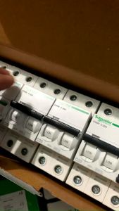 Cầu dao MCB A9F74220 Schneider 2P 20A