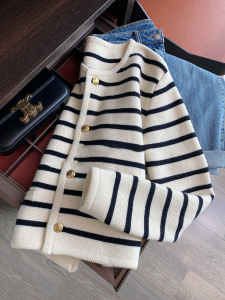 Dễ Thương Ngắn Giảm Thanh Niên Áo Len Dệt Kim Mở Áo Khoác Cardigan Nữ Mềm Và Mềm Mại Sọc Thiết Kế Mùa Thu Phong Cách Đi Lại Hàng Mới Về