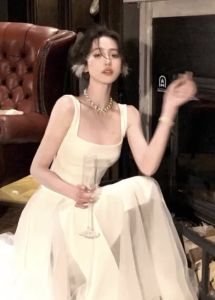 เสื้อกล้ามแขนกุดสีขาวชุดเดรสสตรีสำหรับปาร์ตี้ตอนเย็นชุดเดรสบอดี้คอนหรูหราออกแบบรันเวย์สีดำ