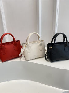 กระเป๋าถือทรงกลมขนาดเล็กสุดเก๋ๆ สไตล์สตรีท กระเป๋าสะพายไหล่แบบลำลองสำหรับผู้หญิง กระเป๋าถือ PU ขนาดเล็ก สีพื้น