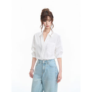 EVPGB | Áo Blouse Tay Ngắn Form Ôm Cổ V Màu Trắng
