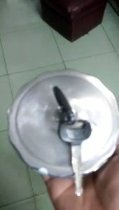 Nắp bình dầu gắn xe tải HINO 500_nắp thùng dầu hino 500 hàng thay thế như zin lắp cho tất cả các dòng xe tải Hino 500.