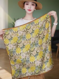 ผ้าพันคอผ้าไหมลายดอกไม้สองด้านสำหรับฤดูใบไม้ร่วงและฤดูหนาว ผ้าพันคอสามเหลี่ยม ผ้าพันคอแบบอเนกประสงค์ ผ้าพันคอแบบแฟชั่น ผ้าคลุมไหล่ป้องกันแสงแดด