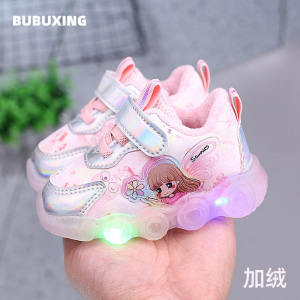 รองเท้าผ้าฝ้ายบุขนพร้อมไฟกระพริบรองเท้าเด็กผู้หญิงรองเท้ากีฬาเด็กผู้หญิงรองเท้าหัดเดินเด็กทารกพื้นนิ่ม0-1ขวบ3เจ้าหญิง