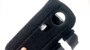 สายรัดข้อมือปรับได้1ชิ้นอุปกรณ์ป้องกันข้ออักเสบมีหลุมข้อมือป้องกันการเคล็ดป้องกันเวลาฝนตก ที่รัดข้อมือ เสริมเหล็ก สายรัดข้อมือ เฝือกข้อมือ ผ้ารัดข้อมือ ผ้าพันข้อมือ