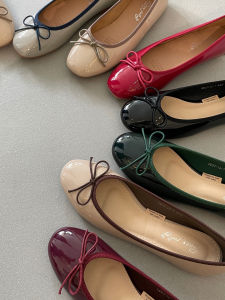 รองเท้าบัลเลต์แบบสวมหัวกลมพื้นนุ่มสำหรับผู้หญิง ทรงหัวมน ด้านหน้าเป็นรูปผีเสื้อ ทรงเรโทร 4 ฤดู รองเท้าแฟชั่น วัสดุ PU