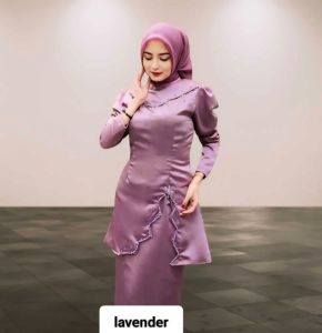 YO&M..SETT KURUNG MELAYU TERBARU MENGGUNAKAN BAHAN SILK VELVET PREMIUM DIHIASI DENGAT PAYET YANG DIJAHIT RAPI MEMBUAT KESAN BAJU SANGAT ELEGANT DAN ANGGUN SANGAT COCOK DIPAKAI DI ACARA FORMAL DAN NON FORMAL.