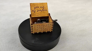 Hand Cranked Wooden Music Box You Are My Sunshine/CanT Help Falling In Love Birthday Gift Music Box