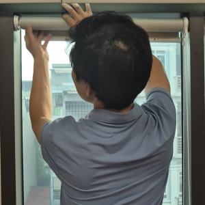 Rèm cuốn không khoan tường 1415-R607080G Rộng 60 đến 80cm cản nắng lắp đặt nhanh