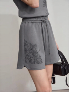 AMII | Minimalist Sporty Shorts With Elastic Waist