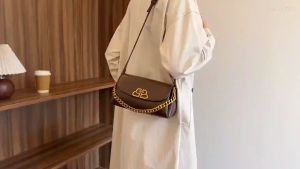 Tas Impor Gaya Elegan: Tas Selempang Edisi Terbaru Untuk Wanita