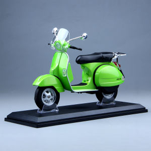 Rome Holiday Vespa 125 Model Motorcycle