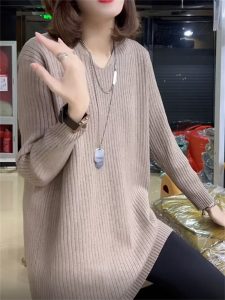 ผู้หญิง คอวี แขนยาวปานกลาง เสื้อสเวตเตอร์ถัก สีบริสุทธิ์ หลวม Fit Base Layer ฤดูใบไม้ร่วง 2023 แฟชั่น เสื้อสวม เสื้อผ้าถัก