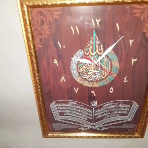 Jam Dinding Bingkai Kaligrafi Besar