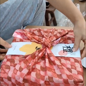 Khăn gói quà lễ hội đa năng 70x70cm vải polyester nhiều màu phong cách truyền thống...