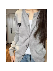 เสื้อคาร์ดิแกนถักคอตั้งแขนยาวทรงเข้ารูปสีเทาสำหรับผู้หญิง ฤดูใบไม้ร่วง 2025 เสื้อสเวตเตอร์คอตั้งทรงเข้ารูปแขนยาวสั้น