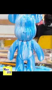Rex TT พวงกุญแจหมีbearbrick แบร์บริค diy หมีรุนแรง ระบายสีได้เอง ชุดระบายสีตุ๊กตารูปปั้นหมีพร้อมสีและพู่กัน มีพวงกุญแจ พวงกุญแจ คลายการบีบอัด สะดุดตา
