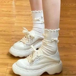 MIASOCKS ถุงเท้านักเรียนสีขาว ถุงเท้าข้อกลางน่อง โบว์น่ารัก สไตล์โลลิต้า ใส่สบาย ระบายอากาศได้ดี จัดส่งจากกรุงเทพ ประเทศไทย
