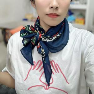 Khăn Lụa Hình Tam Giác Mềm Mại Màu Xanh Lam Cho Nữ Mùa Hè Nhẹ Nhàng Thanh Lịch Phong Cách Hàn Quốc Khăn Quàng Cổ Đa Năng