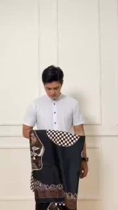 SARUNG BATIK DEWASA GUNUNGAN WAYANG PEKALONGAN MOTIF TEMBUS\nPAKET HEMAT 100 RB DAPAT 3 PCS SARUNG BATIK DEWASA PRIA /WANITA MUSLIM MOTIF GUNUNGAN WAYANG MOTIF TEMBUS