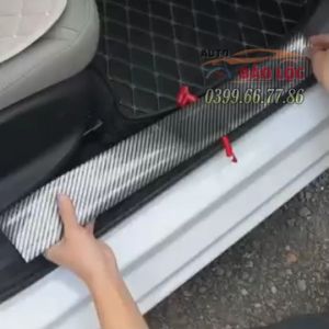 Miếng dán chống xước mạ cacbon cao cấp - Nẹp cacbon dán chống xước nhiều vị trí trên ô tô