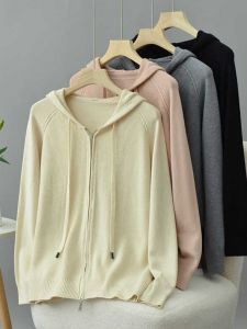 เสื้อคาร์ดิแกนถักแขนยาวลายสก็อตแบบมีฮู้ดสไตล์เกาหลีสำหรับผู้หญิงไซส์ใหญ่ ฤดูใบไม้ร่วง 2024 แฟชั่นลำลอง