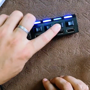 ฮับพอร์ตขยาย USB4พอร์ต อะแดปเตอร์ฮับ USB อะแดปเตอร์ USB 3.0 ความเร็วสูง ตัวแยกคอมโบ USB ตัวสลับ ช้กับเเฟลตได/เมาส์/คีย์บ พร้อมส่งจากไทย